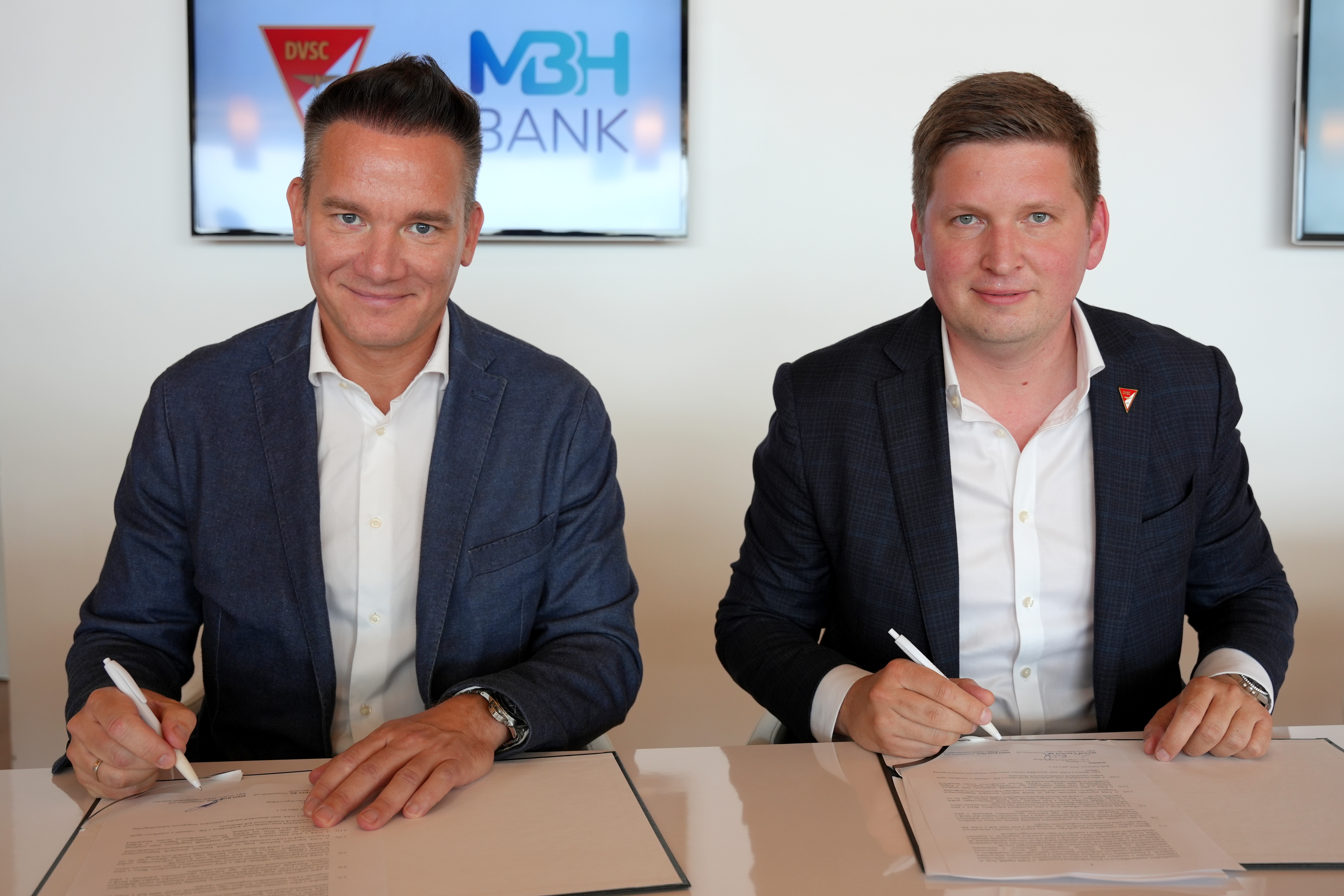 MBH_Bank_DVSC_Futball_Zrt._DNS_Kft._együttműködés_1
