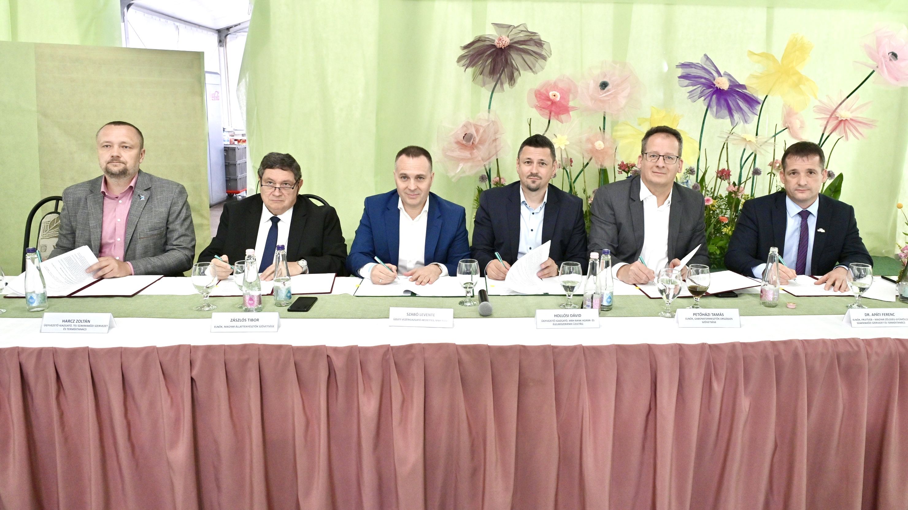 MBH_Bank_szakmai_szervezetek_megállapodás_aláírás_20240502