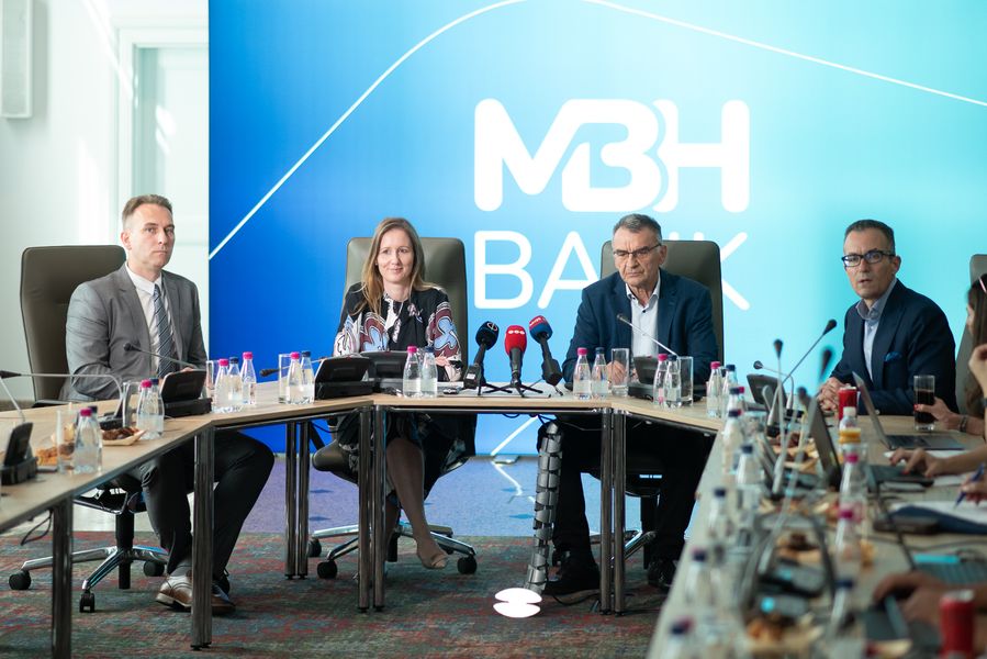 MBH_Bank_Otthonfelújítási_program_sajtóesemény899x600