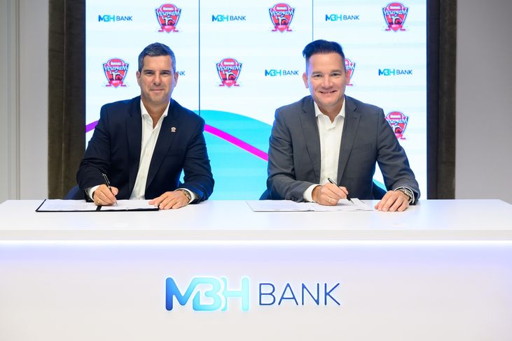 MBH_Bank_Veszprémi_Kézilabda_csapat_aláírás_01_02